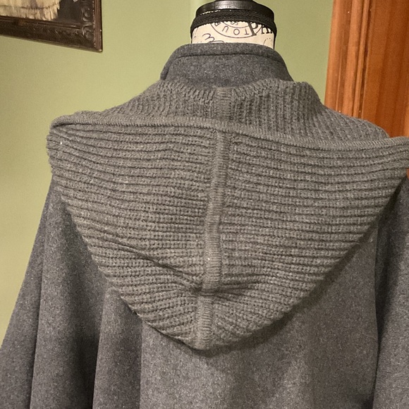 Lands' End Charcoal Cape with Zipper and Hood, Sz XS/S - Picture 4 of 8